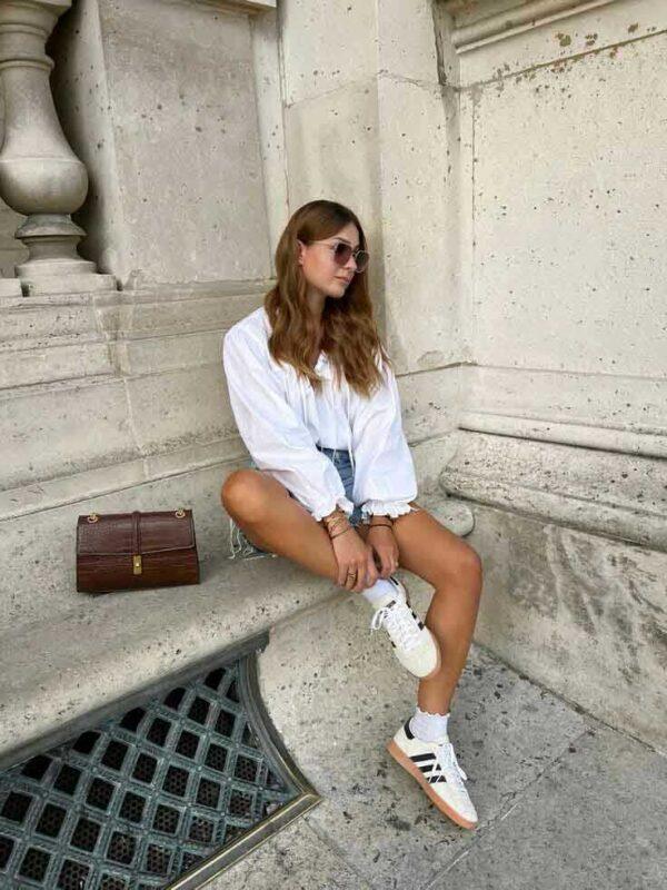 Phối quần Short Jean, áo sơ mi trắng với giày Handball Spezial trắng đen