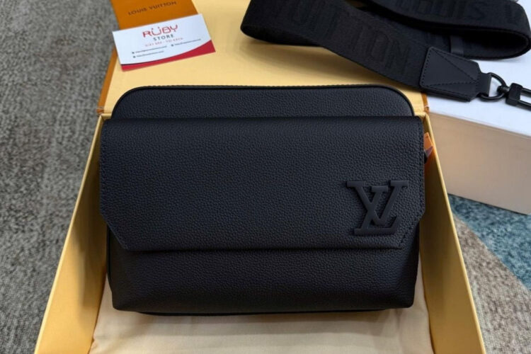 Túi LV Aerogram Fastline Messenger Màu đen 23CM