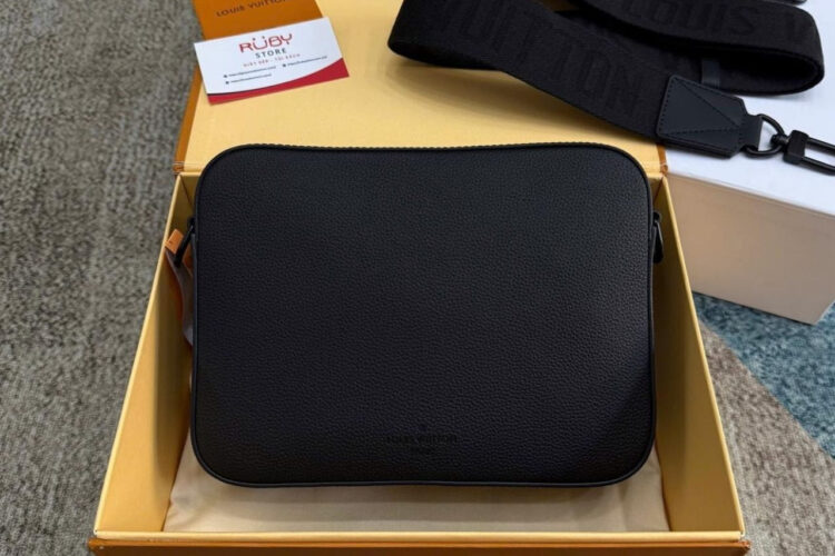 Túi LV Aerogram Fastline Messenger Màu đen 23CM