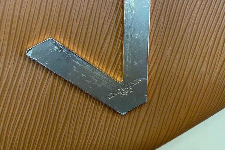 Túi LV Twist Lock XL M22297 Caramel EPI Nâu