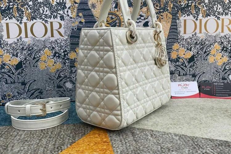 Túi Medium Lady Dior Latte Lambskin GHW Size 24 Màu Kem