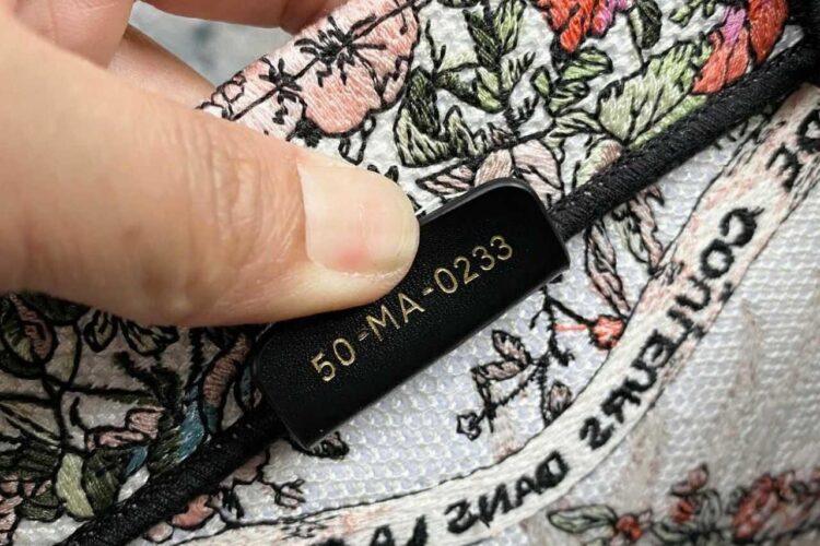 túi Dior Book Tote Medium Ecru Multicolor 4 Seasons Spring