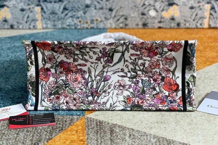 túi Dior Book Tote Medium Ecru Multicolor 4 Seasons Spring