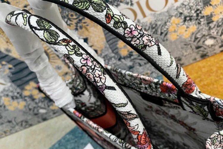 túi Dior Book Tote Medium Ecru Multicolor 4 Seasons Spring