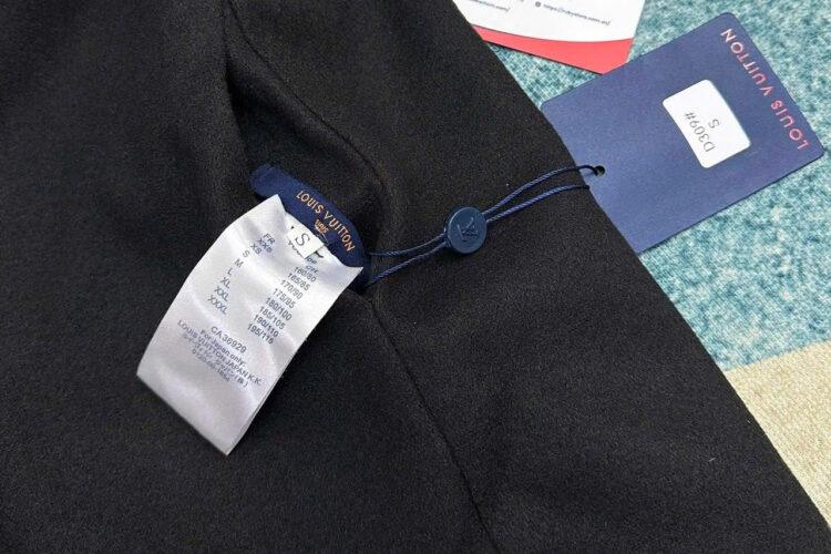 Áo Khoác LV Signature Short Hooded Wrap Coat Monogram Màu đen