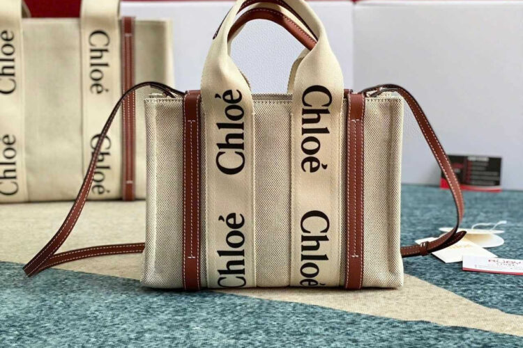 Túi Chloé Small Woody Tote Bag Màu Kem Nâu
