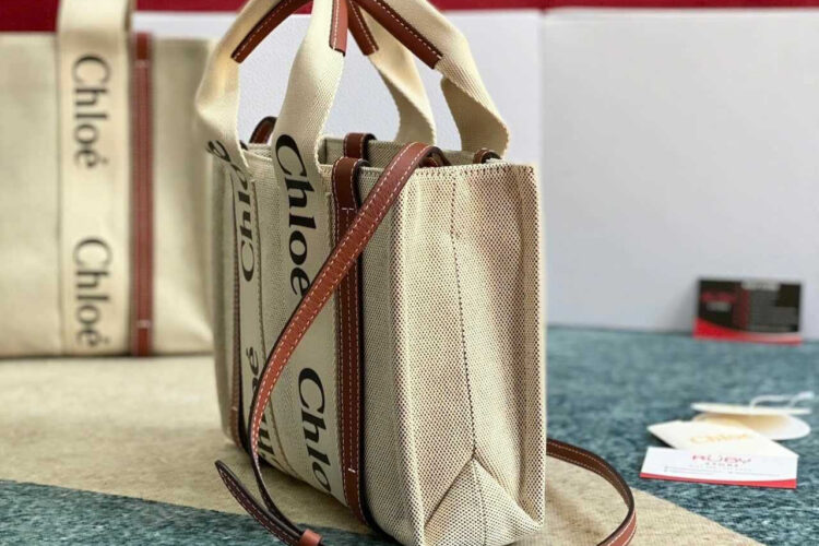 Túi Chloé Small Woody Tote Bag Màu Kem Nâu
