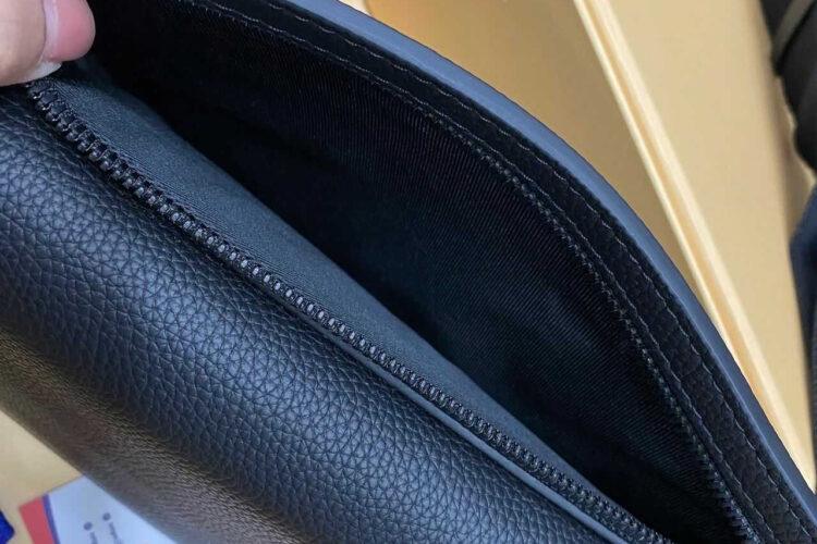Túi LV Aerogram Takeoff Sling Bag M57081 Black Màu đen