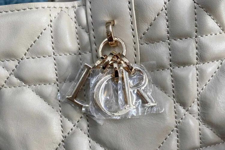Túi SMALL DIOR TOUJOUR BAG BEIGE CALFSKIN màu be