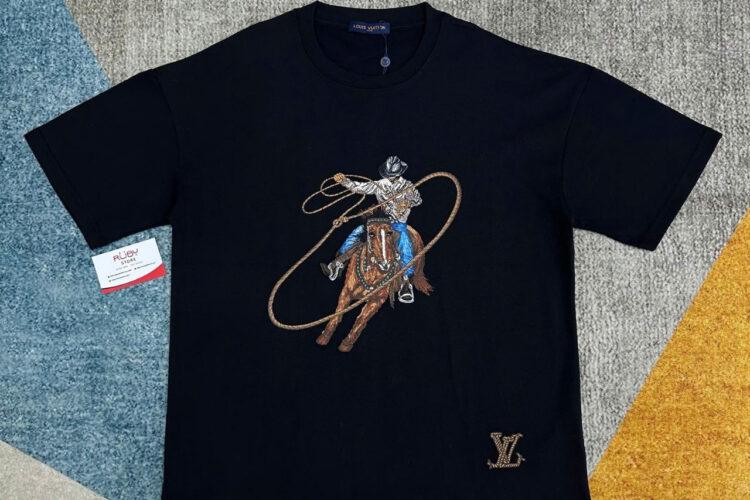 Áo Thun LV Graphic Embroidered Cowboy Cotton T-Shirt Black đen