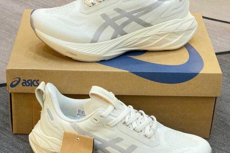 Giày Asics Novablast 4 Le Birch Moonrock Trắng kem Bạc
