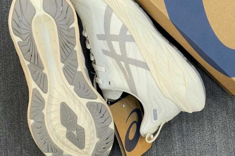 Giày Asics Novablast 4 Le Birch Moonrock Trắng kem Bạc