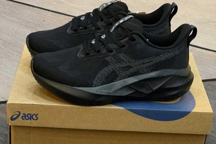 Giày Asics Novablast 5 Black Carrier Grey Đen Xám