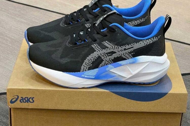 Giày Asics Novablast 5 Black White Đen Trắng Xanh Dương