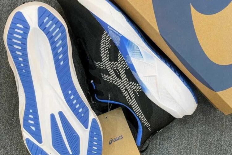 Giày Asics Novablast 5 Black White Đen Trắng Xanh Dương
