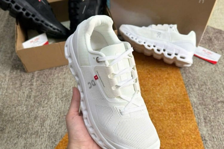 Giày On Running Cloudstratus 2 White Màu Trắng
