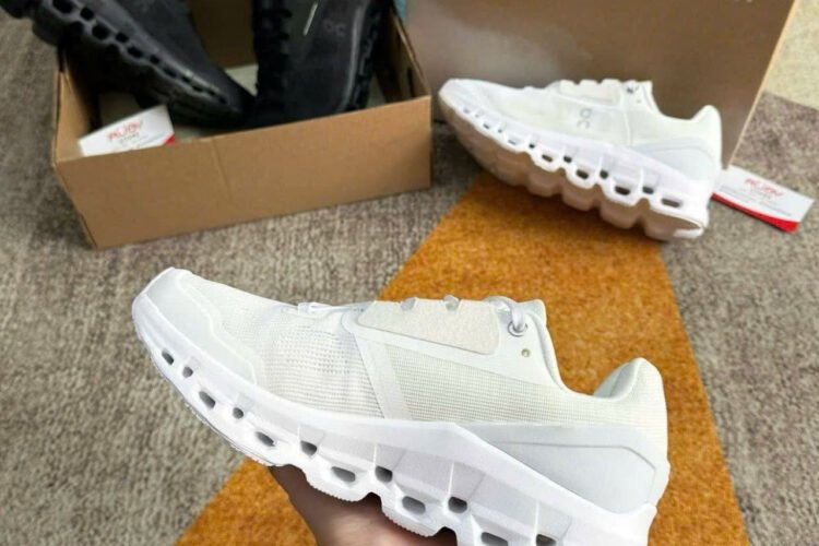 Giày On Running Cloudstratus 2 White Màu Trắng