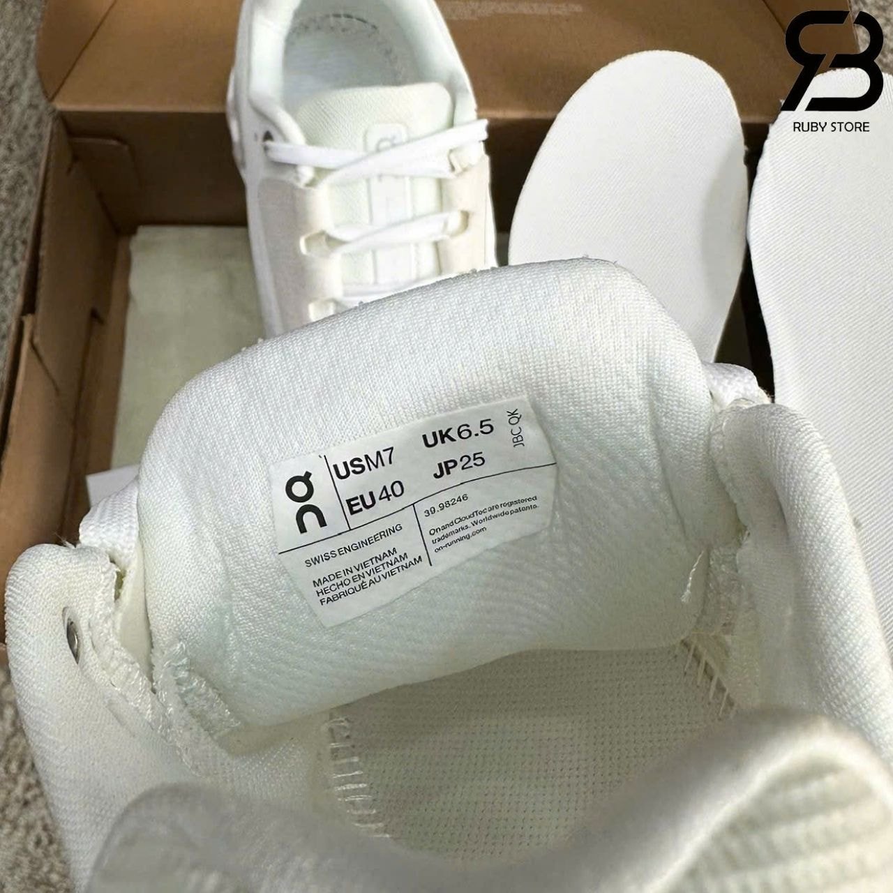 Giày On Running Cloudstratus 2 White Màu Trắng