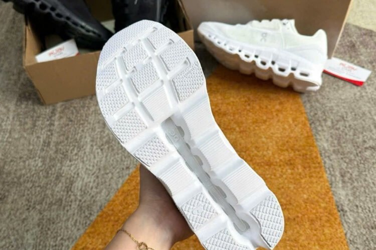 Giày On Running Cloudstratus 2 White Màu Trắng