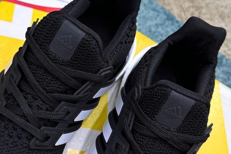 Giày UltraBoost 4.0 Show Your Stripes đen sọc trắng