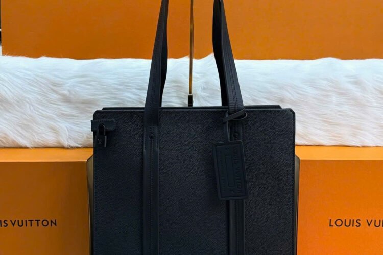 Túi LV Aerogram Tote Black M57308 Màu đen