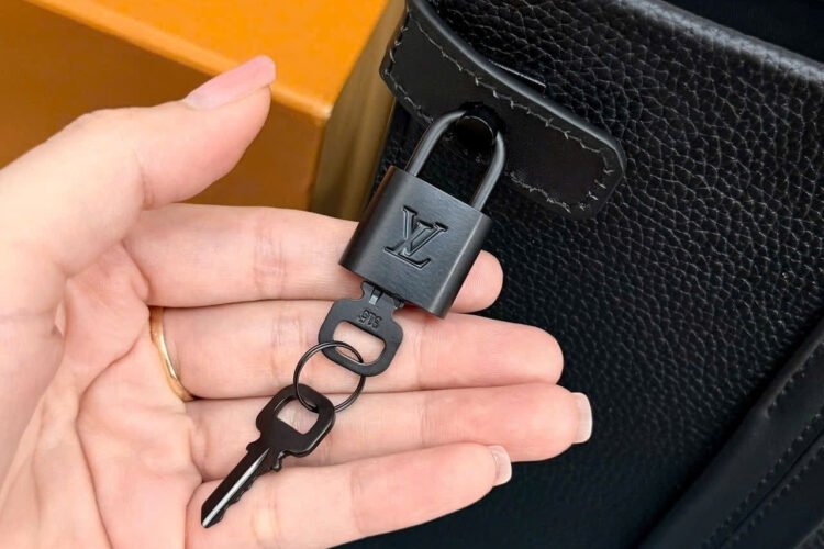 Túi LV Aerogram Tote Black M57308 Màu đen