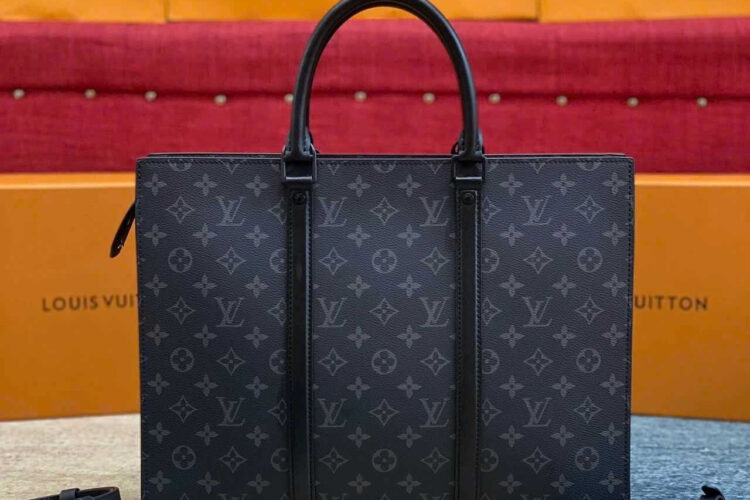 Túi LV Sac Plat Horizontal Zippe M11742 Monogram Eclipse đen Xám