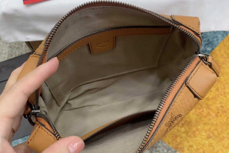 Túi MCM Klassik Multifunction Crossbody In Visetos Cognac Nâu