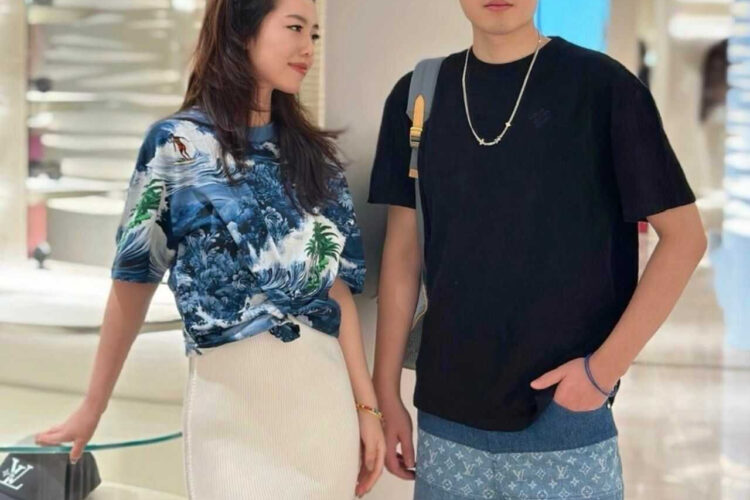 áo thun LV Damier Signature T-Shirt Black màu đen