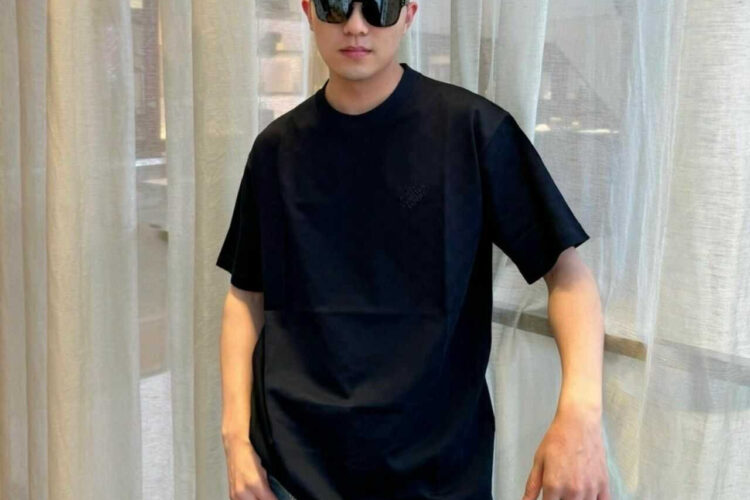 áo thun LV Damier Signature T-Shirt Black màu đen