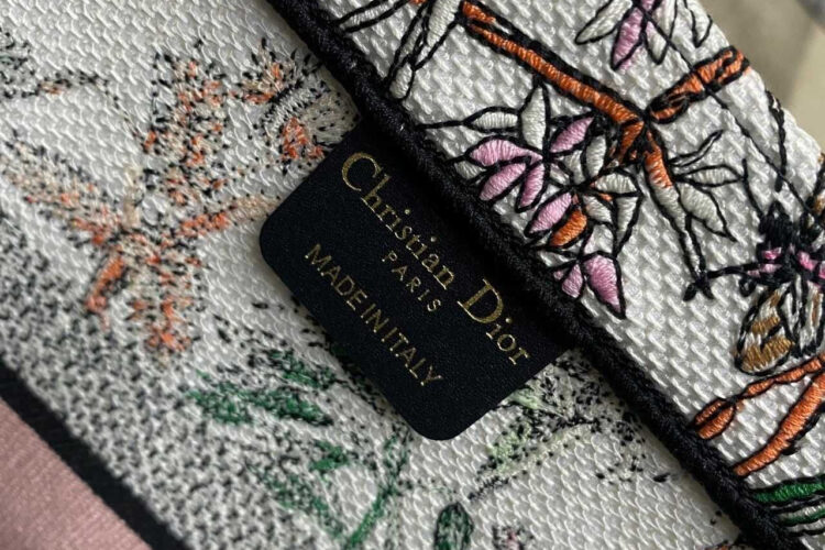 túi Medium Dior Book Tote White Multicolor Herbarium Floral