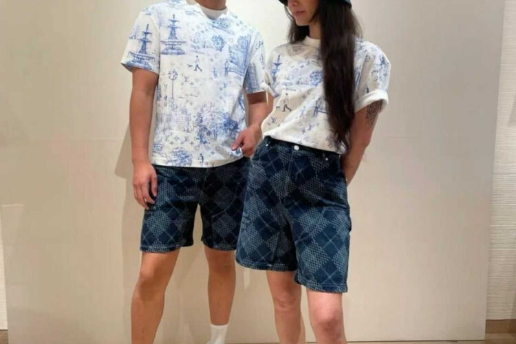 Áo Thun LV Printed Cotton Pique T-Shirt Monogram City Walk Trắng Xanh Dương
