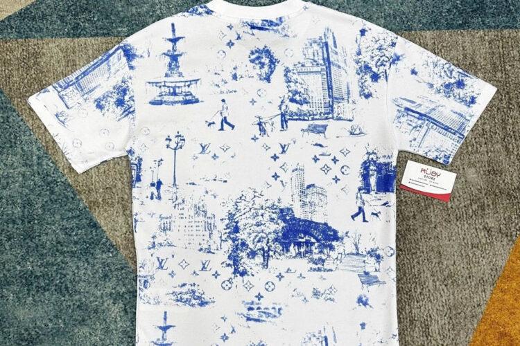 Áo Thun LV Printed Cotton Pique T-Shirt Monogram City Walk Trắng Xanh Dương