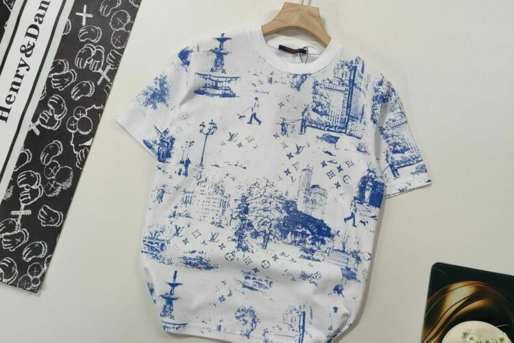 Áo Thun LV Printed Cotton Pique T-Shirt Monogram City Walk Trắng Xanh Dương