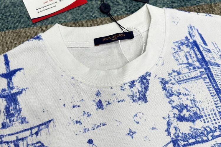 Áo Thun LV Printed Cotton Pique T-Shirt Monogram City Walk Trắng Xanh Dương