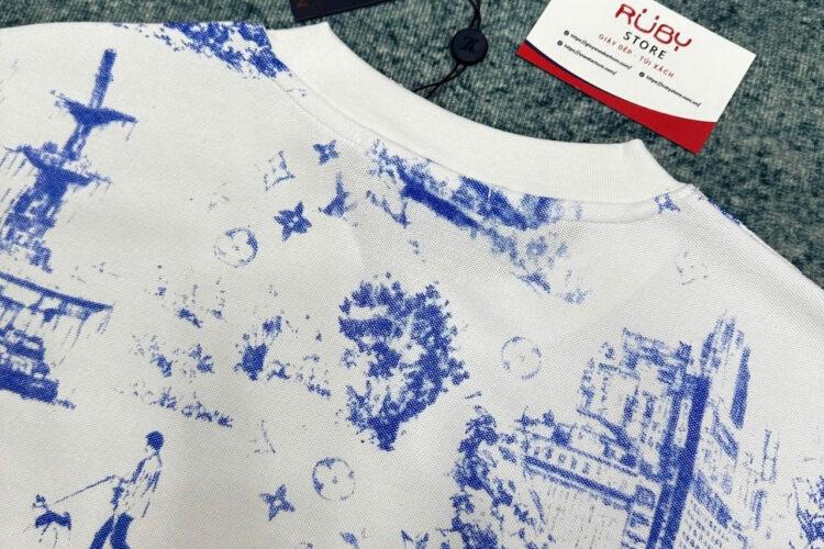 Áo Thun LV Printed Cotton Pique T-Shirt Monogram City Walk Trắng Xanh Dương