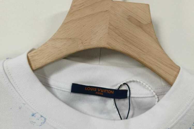 Áo Thun LV Printed Cotton Pique T-Shirt Monogram City Walk Trắng Xanh Dương