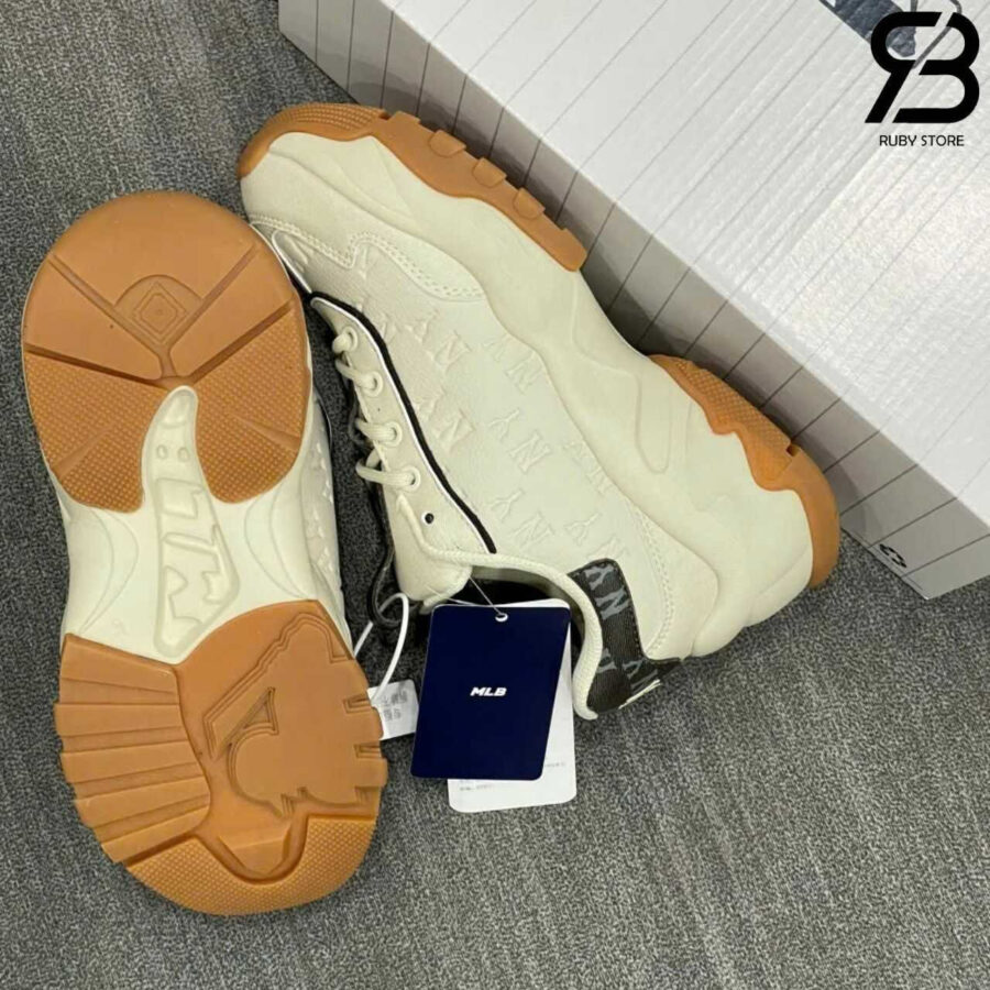 Giày MLB BigBall Chunky Embo Mono New York Yankees Ivory Kem Đen