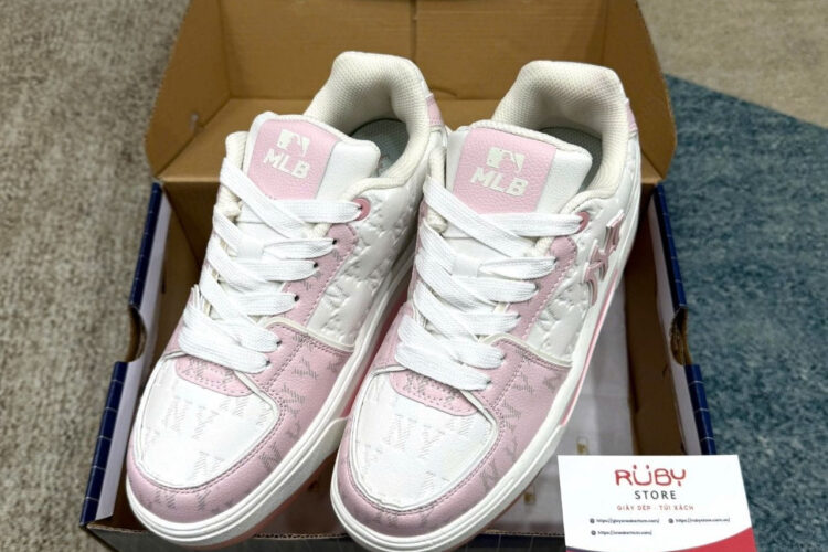 Giày MLB Chunky Liner Embo Monogram NY Pink Hồng trắng