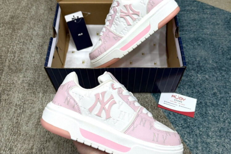 Giày MLB Chunky Liner Embo Monogram NY Pink Hồng trắng