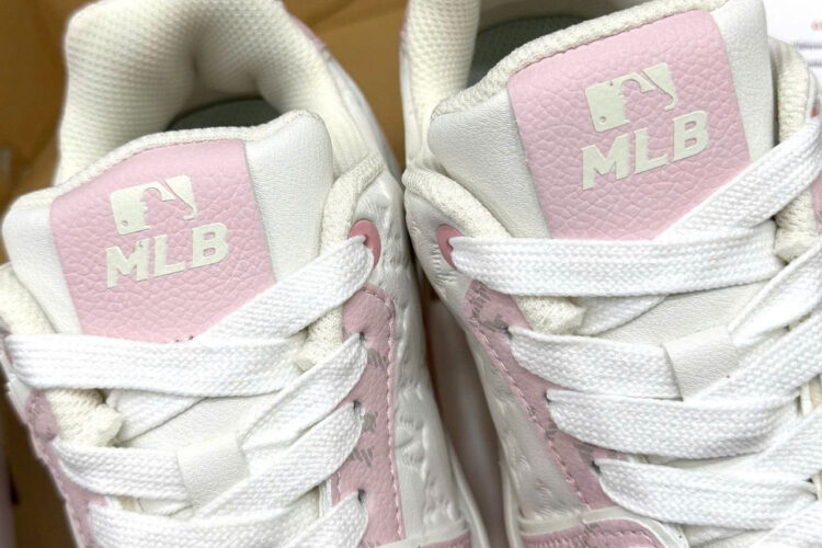 Giày MLB Chunky Liner Embo Monogram NY Pink Hồng trắng