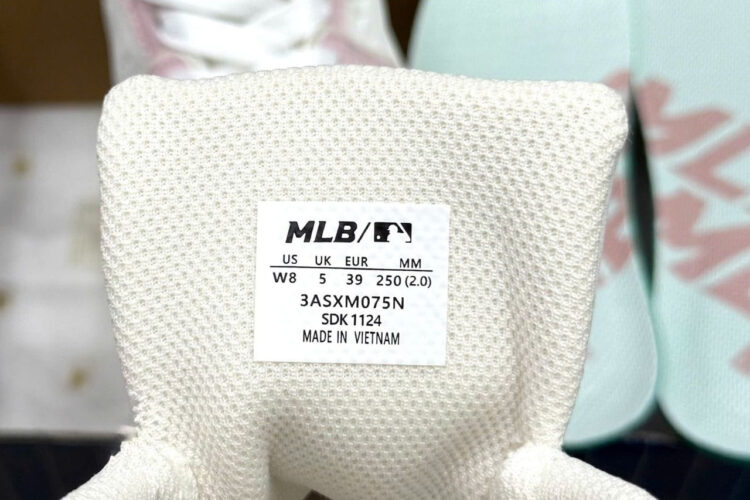 Giày MLB Chunky Liner Embo Monogram NY Pink Hồng trắng