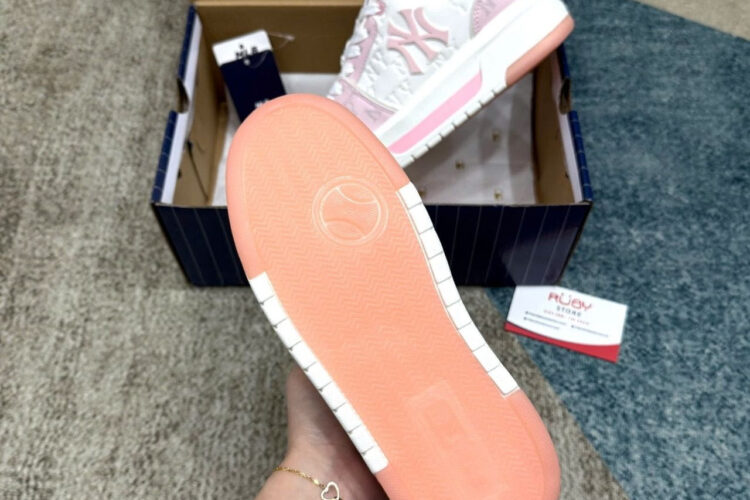 Giày MLB Chunky Liner Embo Monogram NY Pink Hồng trắng