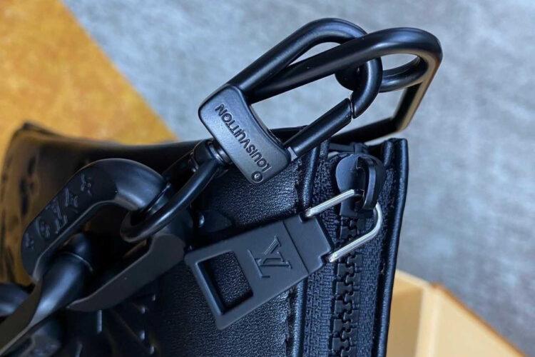 Túi LV Coussin PM M11370 So Black Lambskin Màu Đen