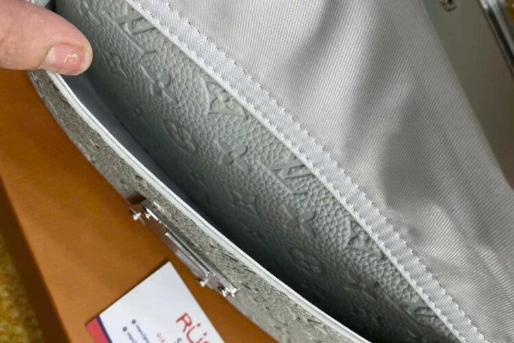Túi LV S Lock Messenger M23152 Mineral Grey Taurillon Màu Xám