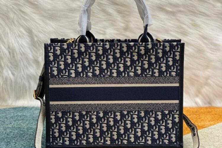 Túi Medium Dior Book Tote Blue Oblique And Calfskin