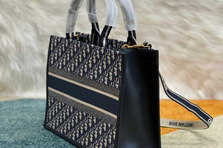 Túi Medium Dior Book Tote Blue Oblique And Calfskin