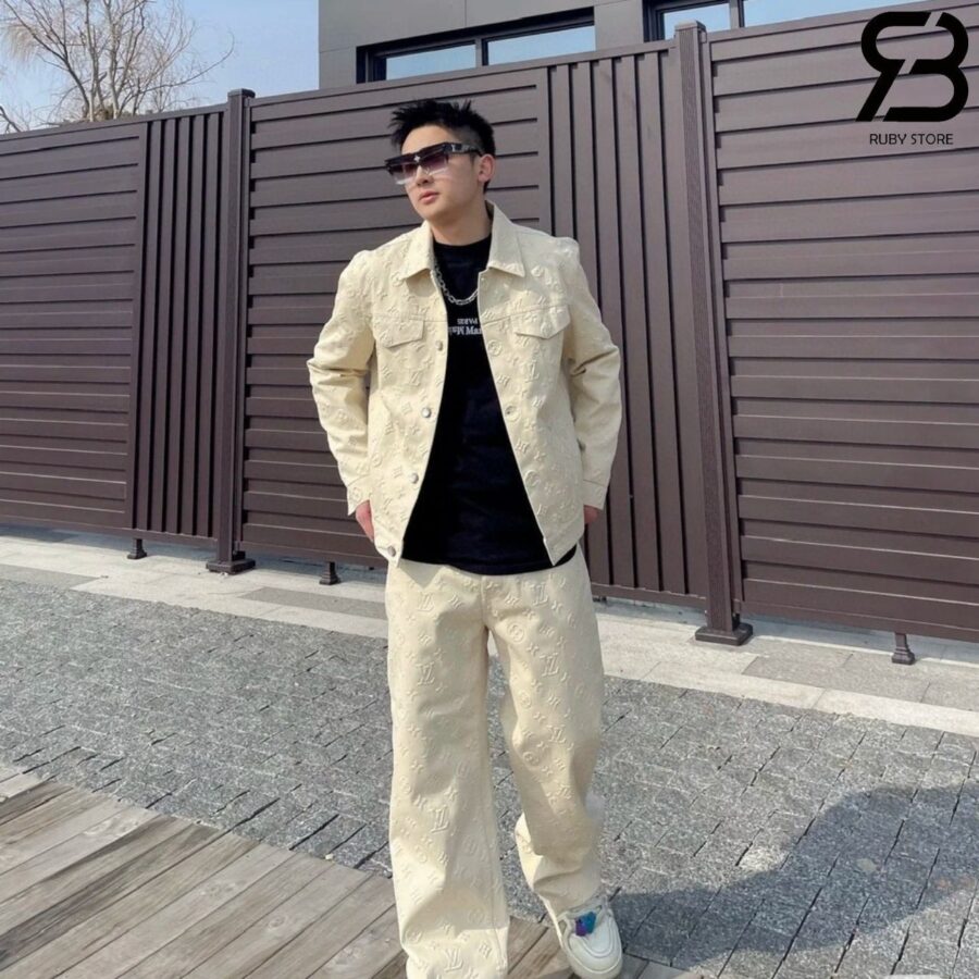 áo LV Monogram Embossed Denim Jacket Ivory màu be