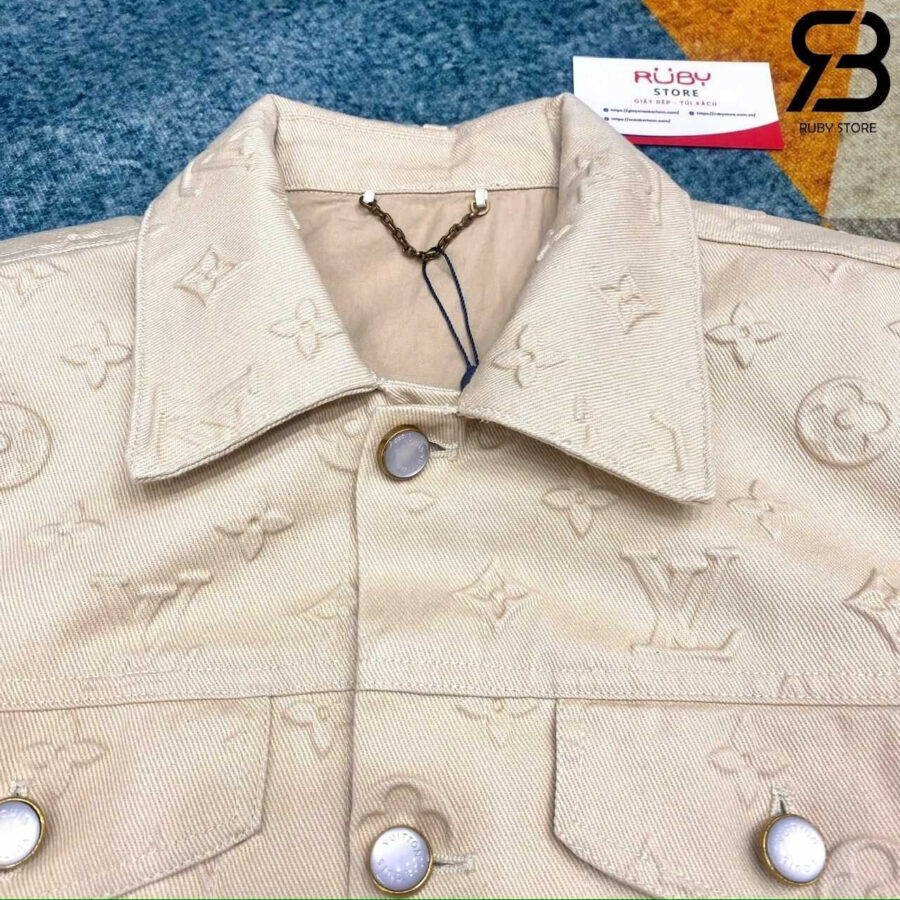 áo LV Monogram Embossed Denim Jacket Ivory màu be