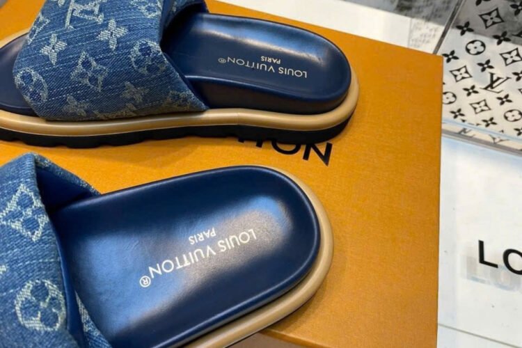 Dép LV Pool Pillow Flat Comfort Mule Denim Blue Monogram Màu Xanh